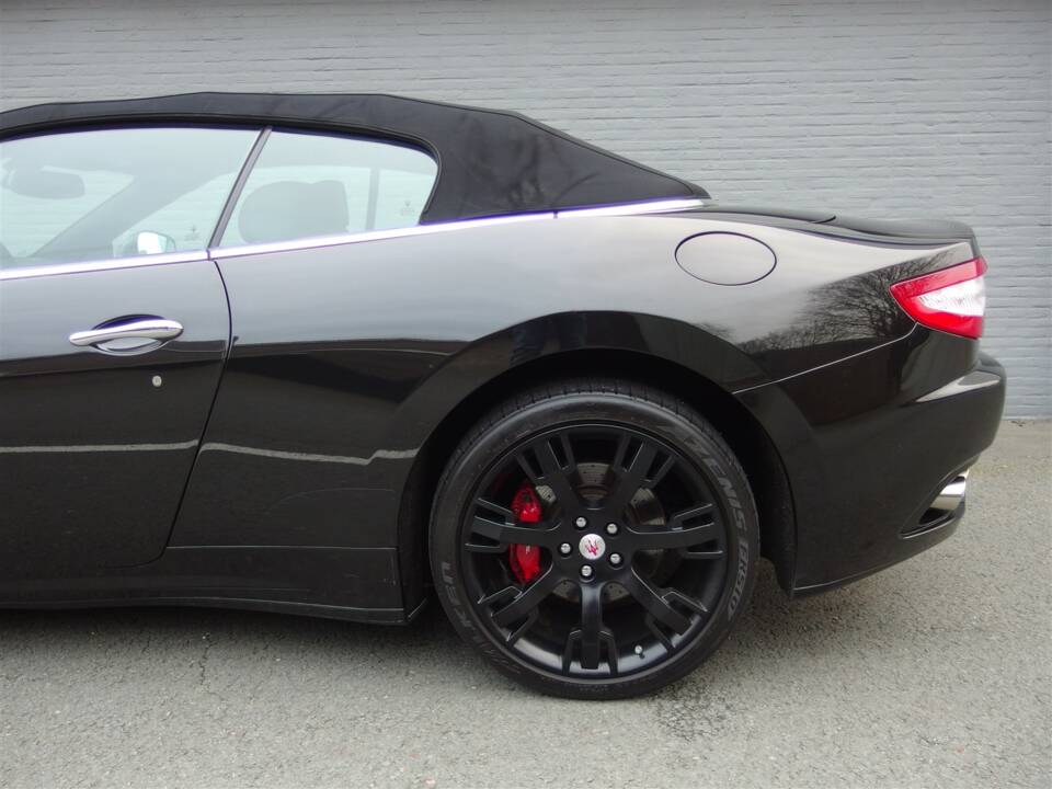 Immagine 14/93 di Maserati GranCabrio 4.7 (2010)