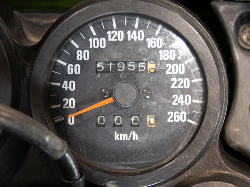 Image 22/36 of Kawasaki GPZ 600 R (1985)