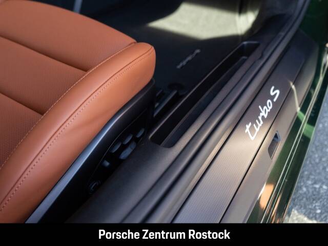 Bild 31/38 von Porsche 911 Turbo S (1900)