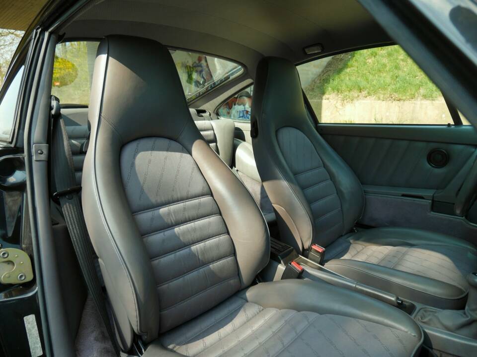 Immagine 31/31 di Porsche 911 Carrera 2 (1992)