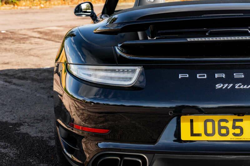 Immagine 27/50 di Porsche 911 Turbo (2015)