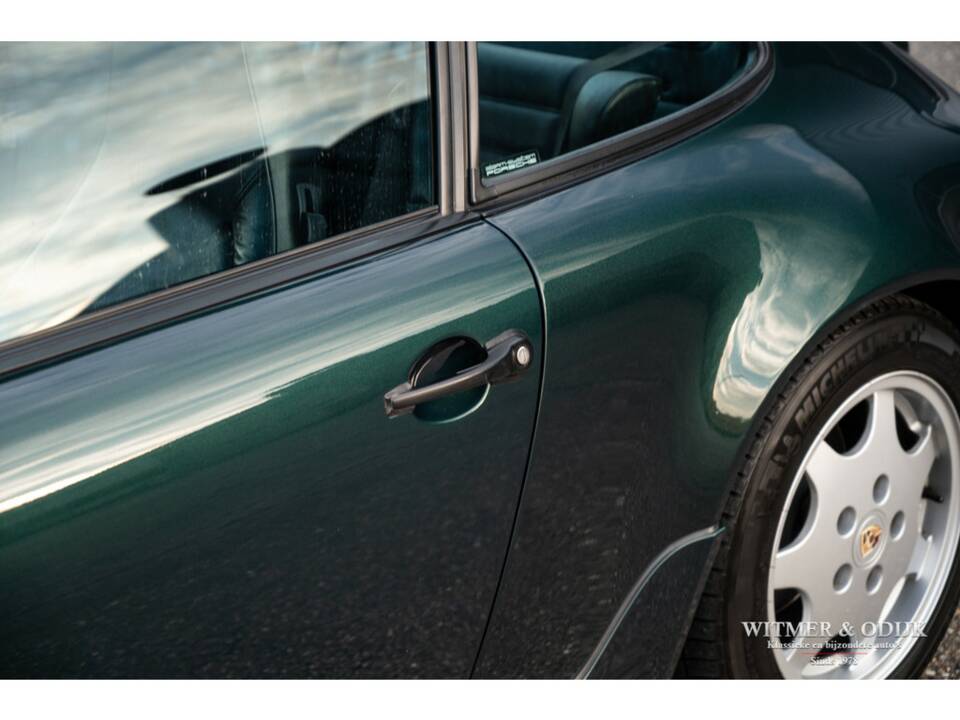 Image 24/42 of Porsche 911 Carrera 4 (1990)