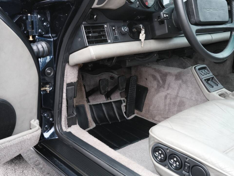 Bild 7/34 von Porsche 911 Carrera 4 (1991)