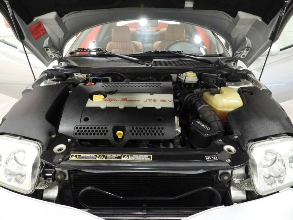 Bild 10/15 von Alfa Romeo GTV 2.0 JTS (2004)