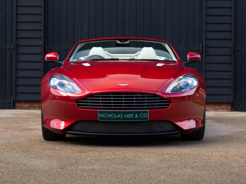 Afbeelding 14/81 van Aston Martin DB 9 Volante (2015)