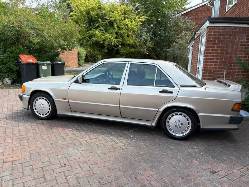 Image 14/50 of Mercedes-Benz 190 E 2.5-16 (1991)