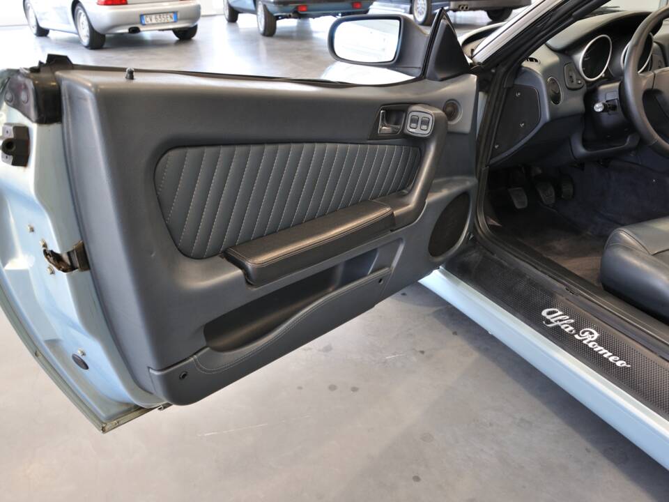 Immagine 17/41 di Alfa Romeo Spider 3.0 V6 12V (2000)