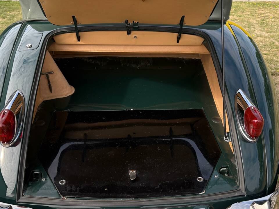 Immagine 16/24 di Jaguar XK 140 SE DHC (1955)