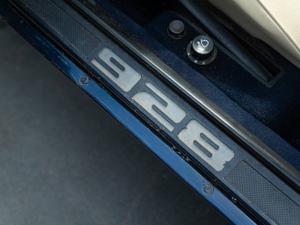Image 12/34 of Porsche 928 (1981)
