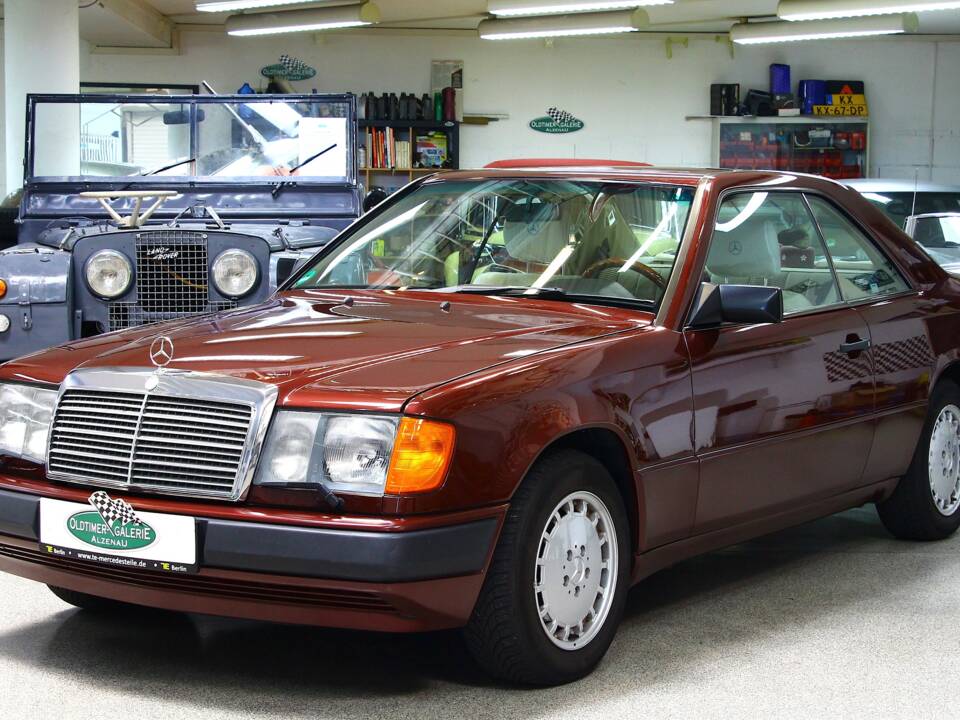 Image 1/15 of Mercedes-Benz 230 CE (1988)
