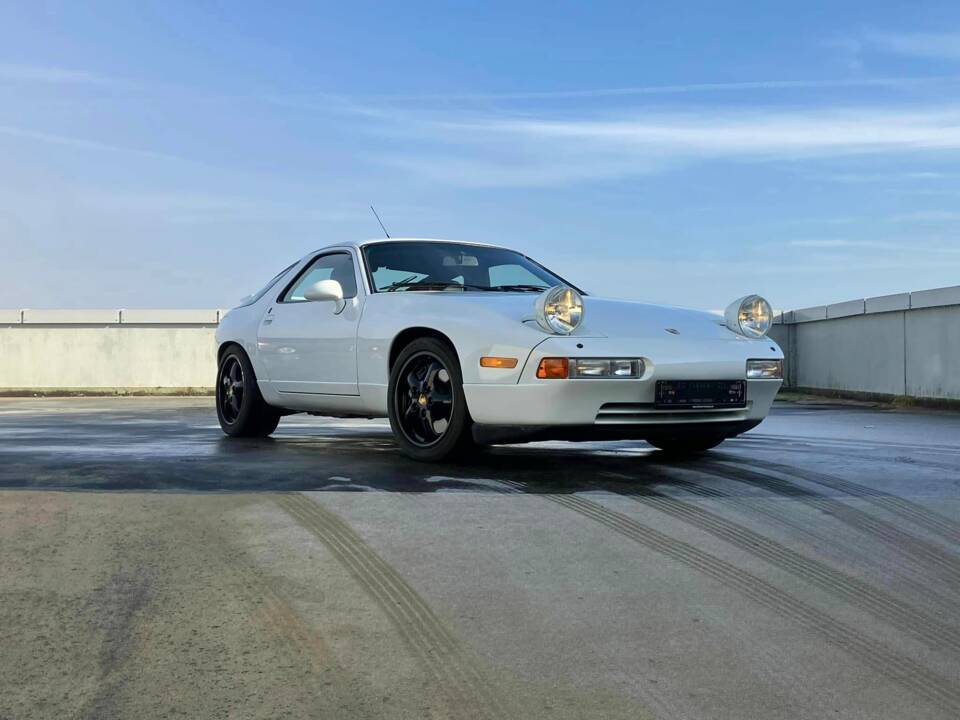 Bild 2/15 von Porsche 928 GTS (1995)