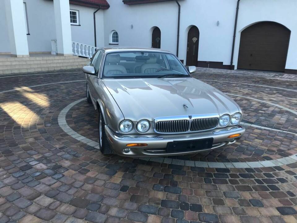 Bild 3/8 von Jaguar XJ 8 Sovereign (1998)