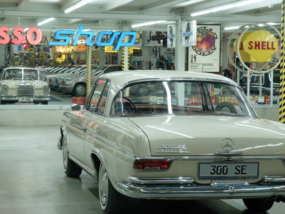 Image 7/50 of Mercedes-Benz 300 SE (1966)