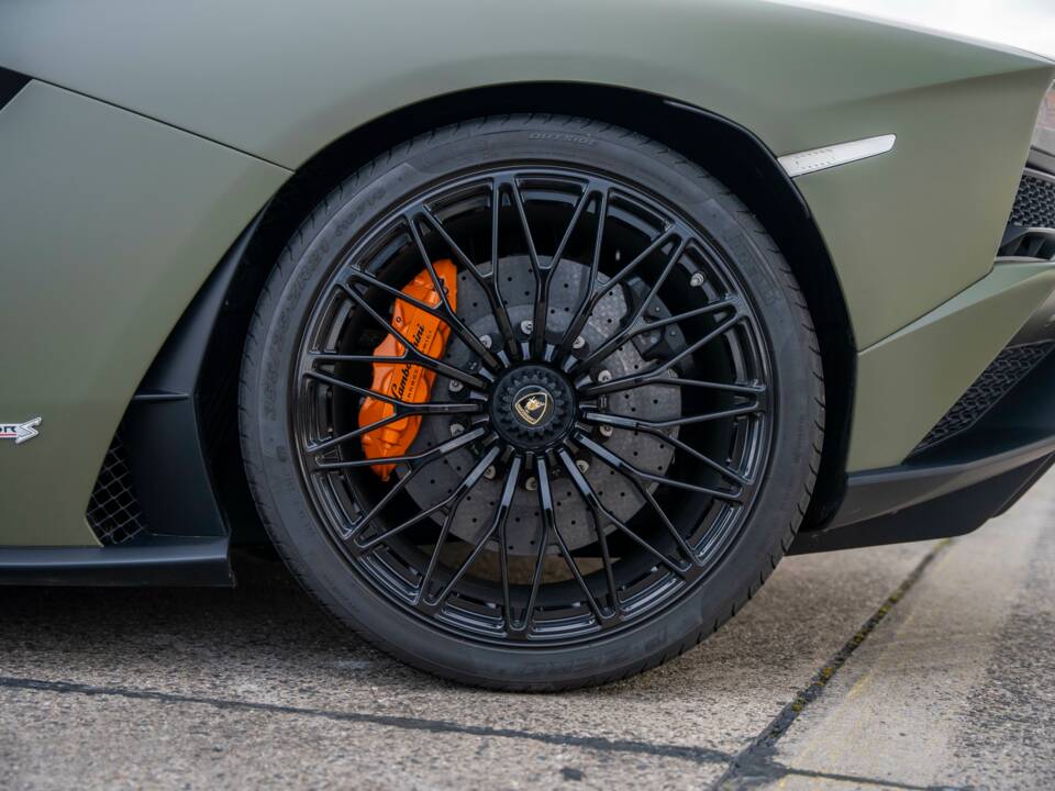 Image 23/44 of Lamborghini Aventador S (2020)