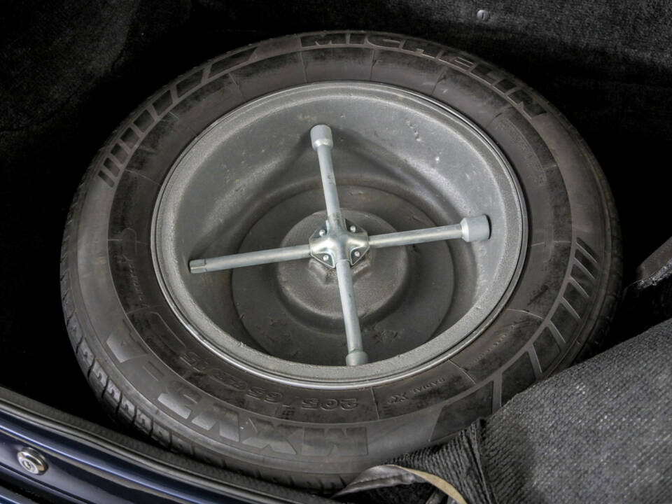 Bild 41/50 von MG RV8 (1993)