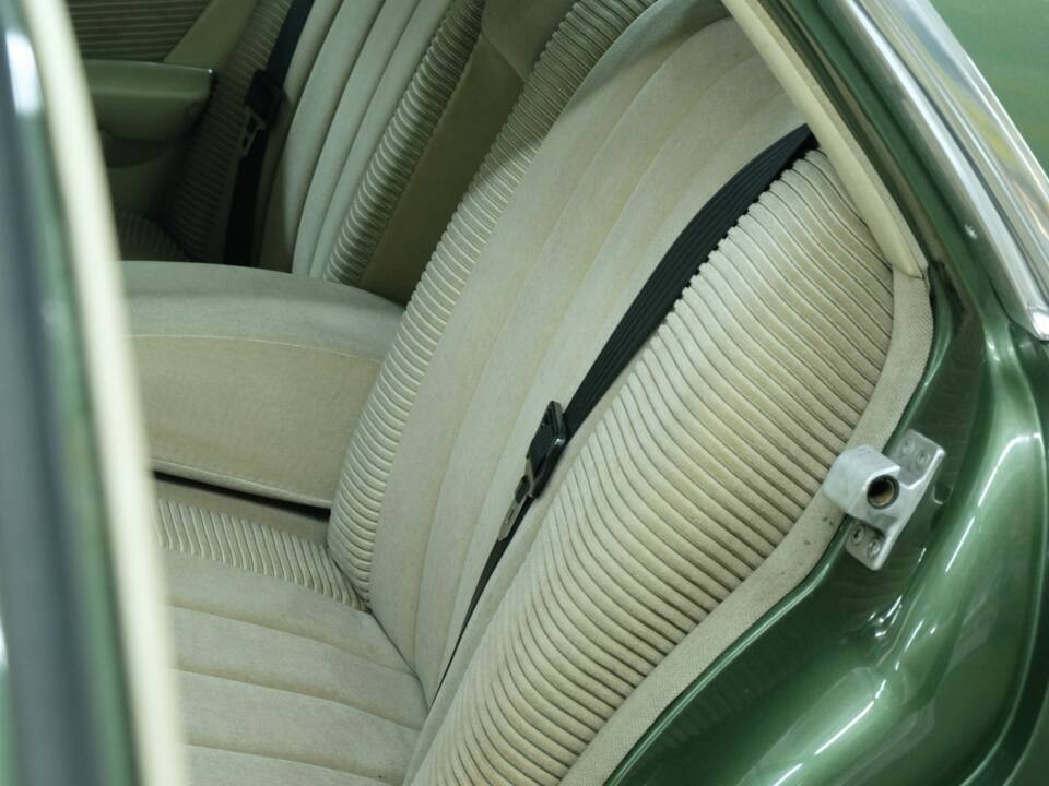 Image 32/50 de Mercedes-Benz 450 SEL 6,9 (1975)
