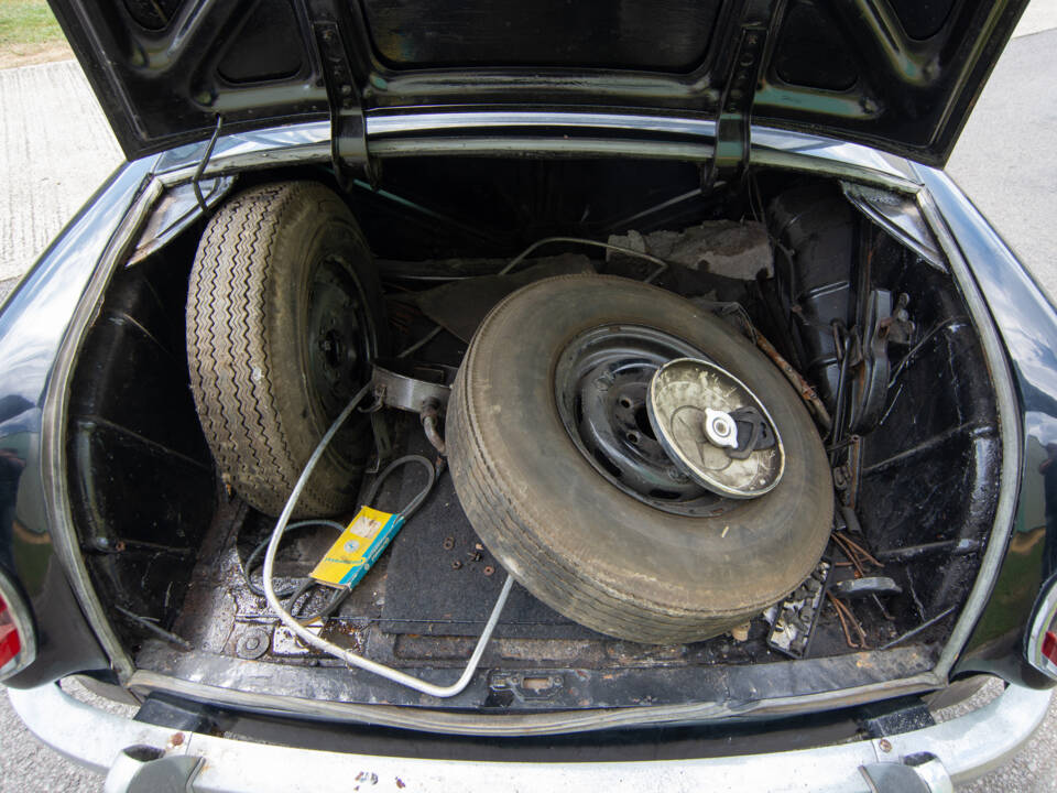 Image 22/30 of Mercedes-Benz 180 (1955)
