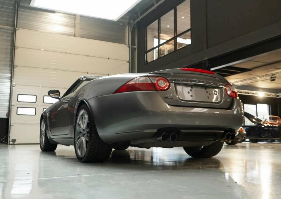 Image 24/46 of Jaguar XKR (2008)