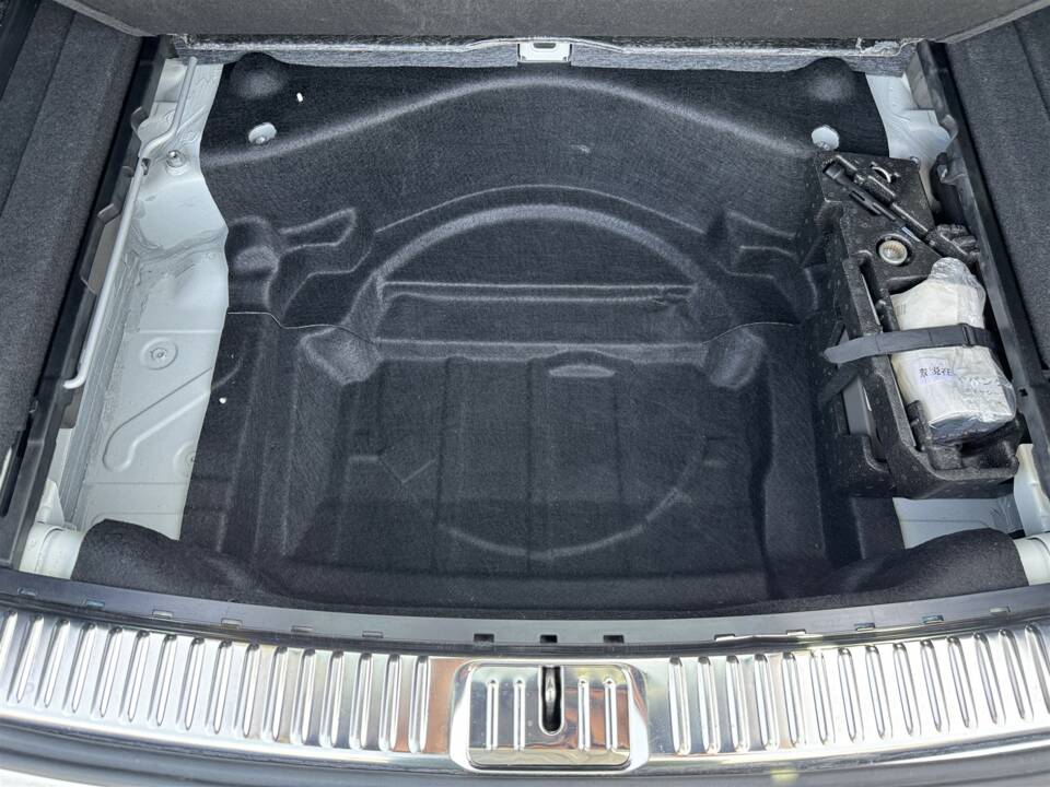 Bild 42/61 von Porsche Cayenne S (2010)