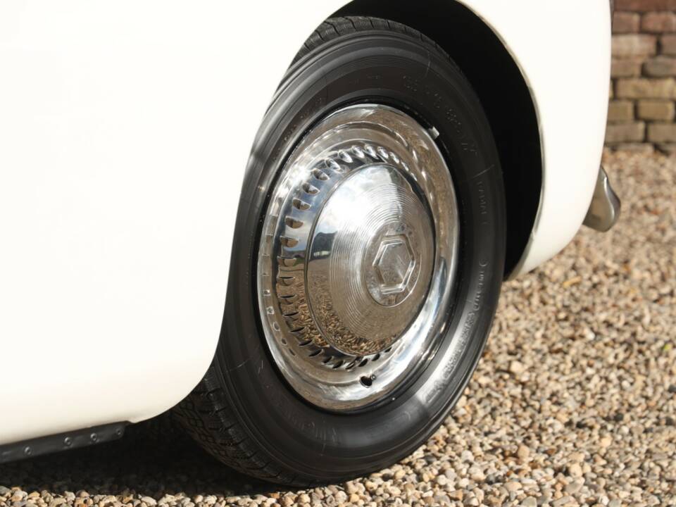 Image 44/50 of SIMCA 8 Sport (1950)