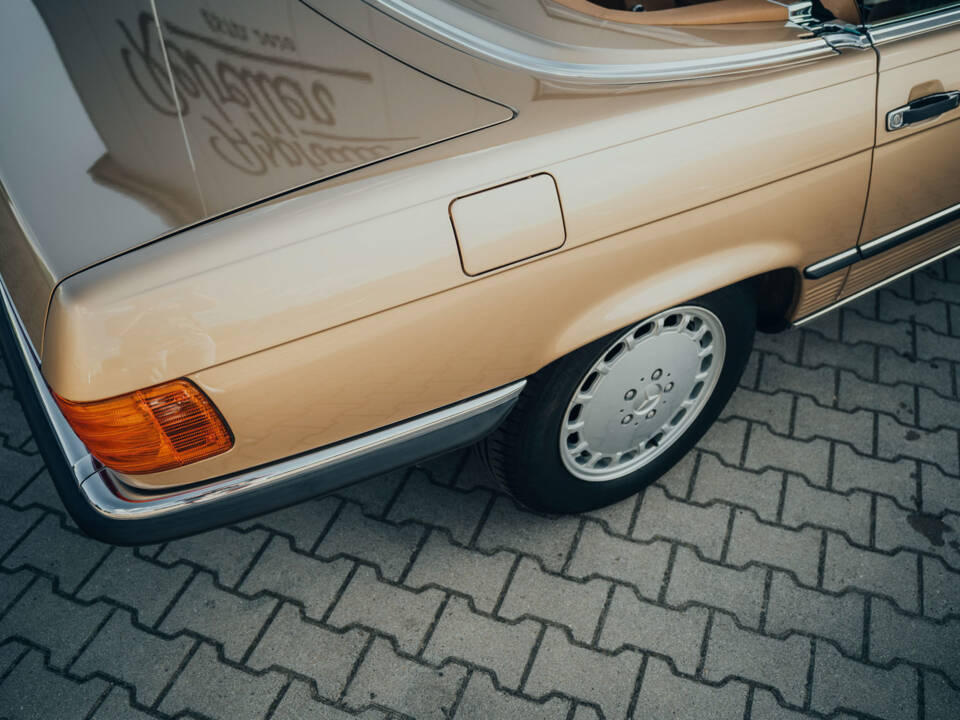 Image 31/99 of Mercedes-Benz 300 SL (1985)