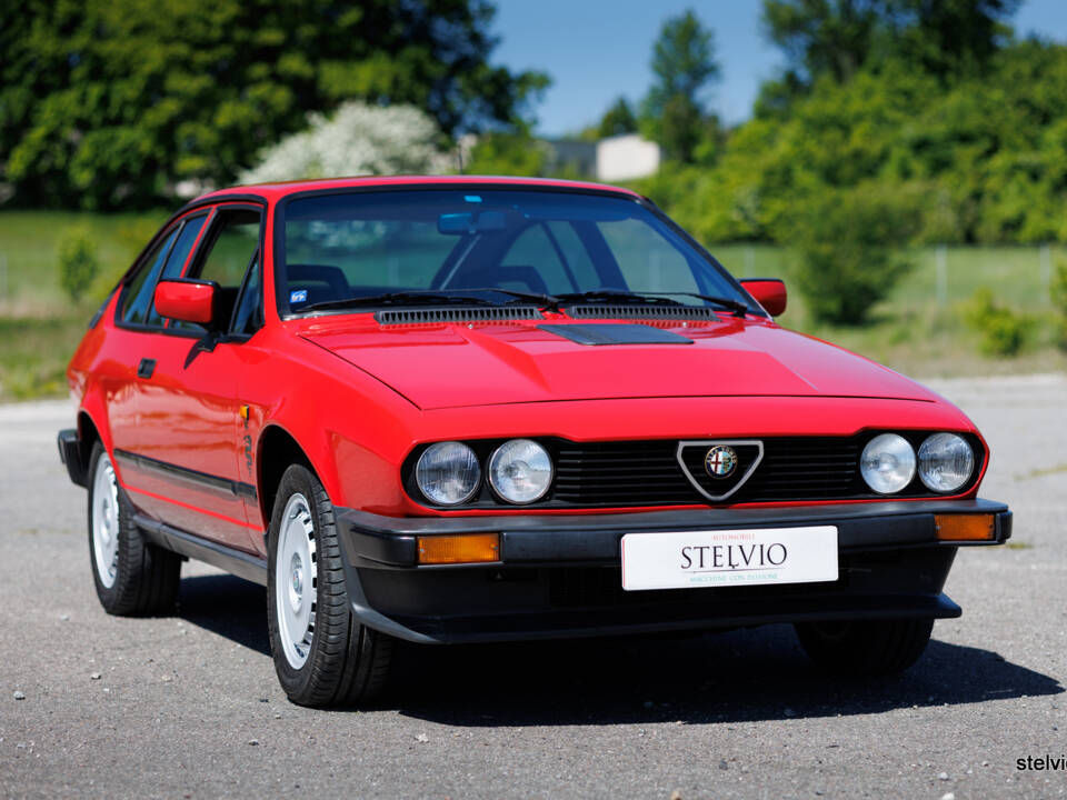 Imagen 5/36 de Alfa Romeo GTV 6 2.5 (1986)