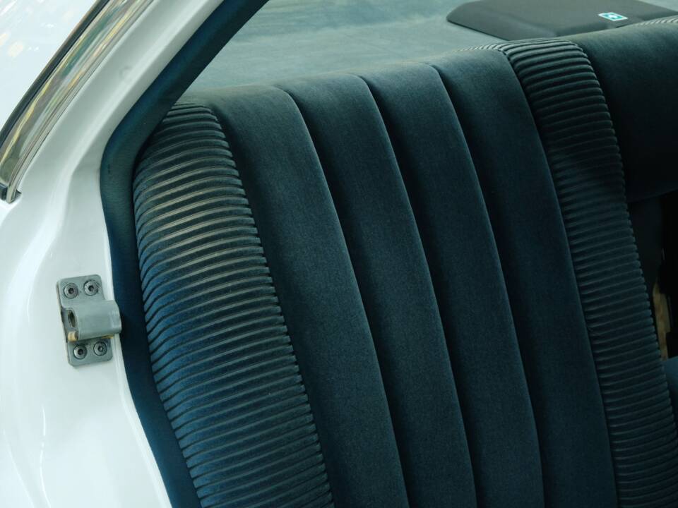 Bild 40/50 von Mercedes-Benz 230 (1977)