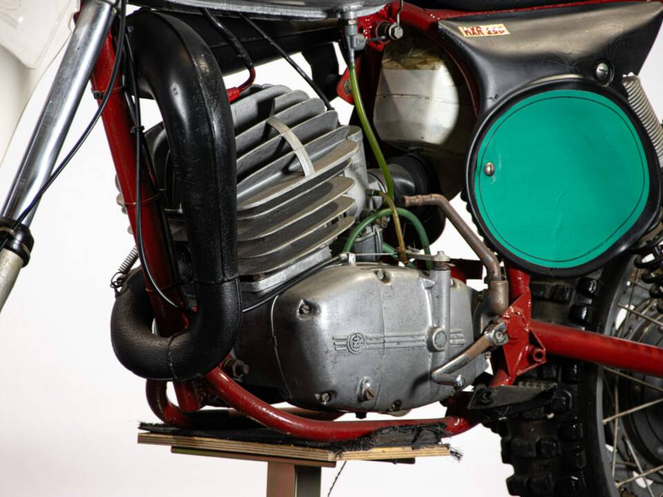 Image 36/38 of CZ 250 Moto Cross (1970)