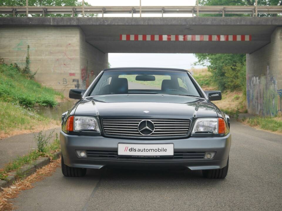 Immagine 4/47 di Mercedes-Benz 500 SL (1900)