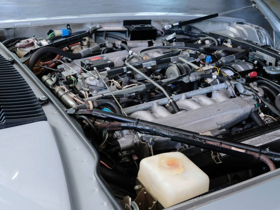 Image 31/47 of Jaguar XJ-SC 5.3 (1987)