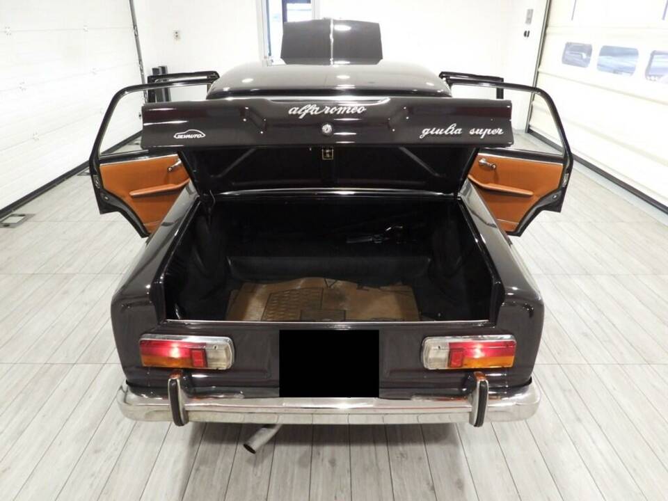 Image 8/10 of Alfa Romeo Giulia Super 1.6 (1967)