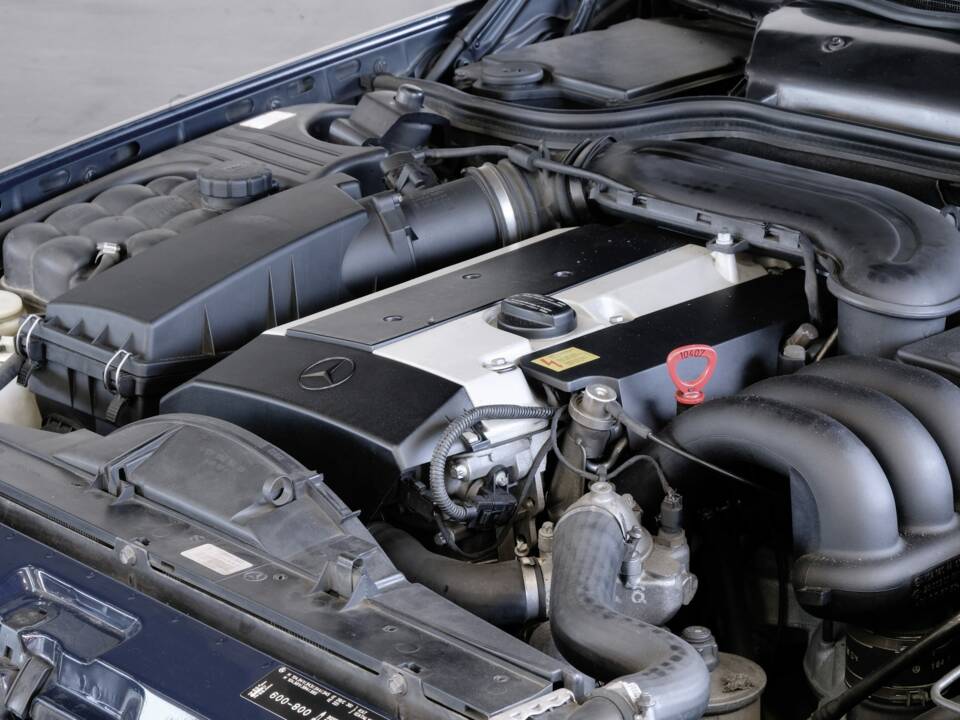 Image 28/46 of Mercedes-Benz SL 320 (1998)