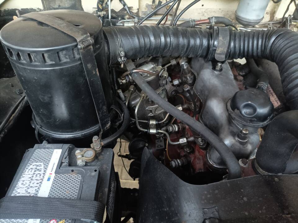 Bild 21/27 von Land Rover 88 (1978)