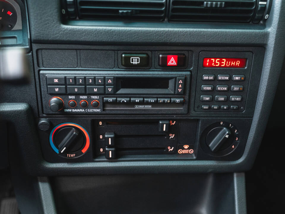 Image 15/50 of BMW M3 (1987)