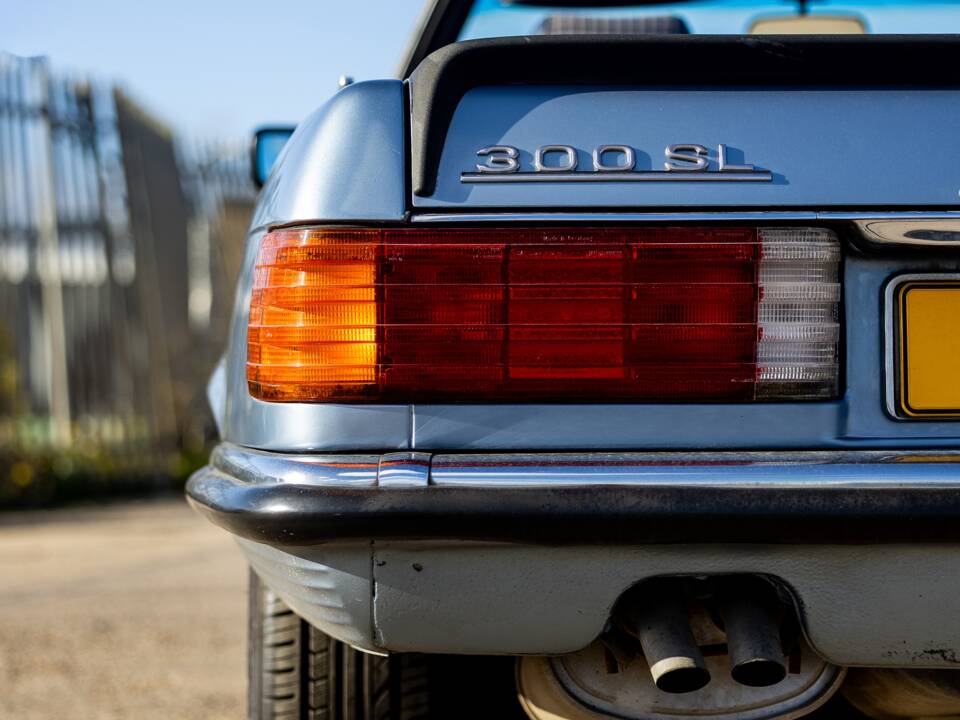 Image 23/47 of Mercedes-Benz 300 SL (1987)