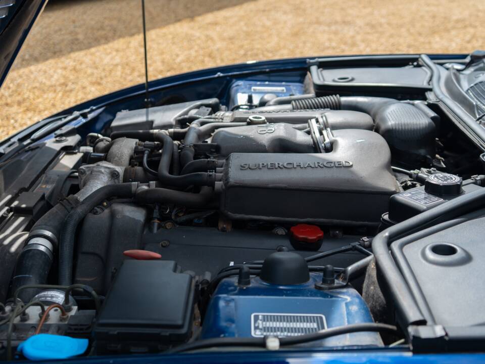 Image 5/50 of Jaguar XKR (2000)
