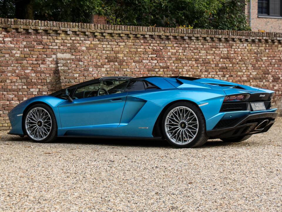 Image 45/50 of Lamborghini Aventador S (2018)