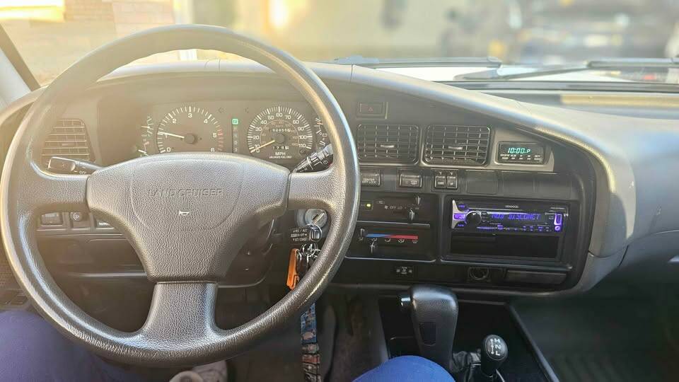 Image 24/48 de Toyota Land Cruiser FJ80 (1992)