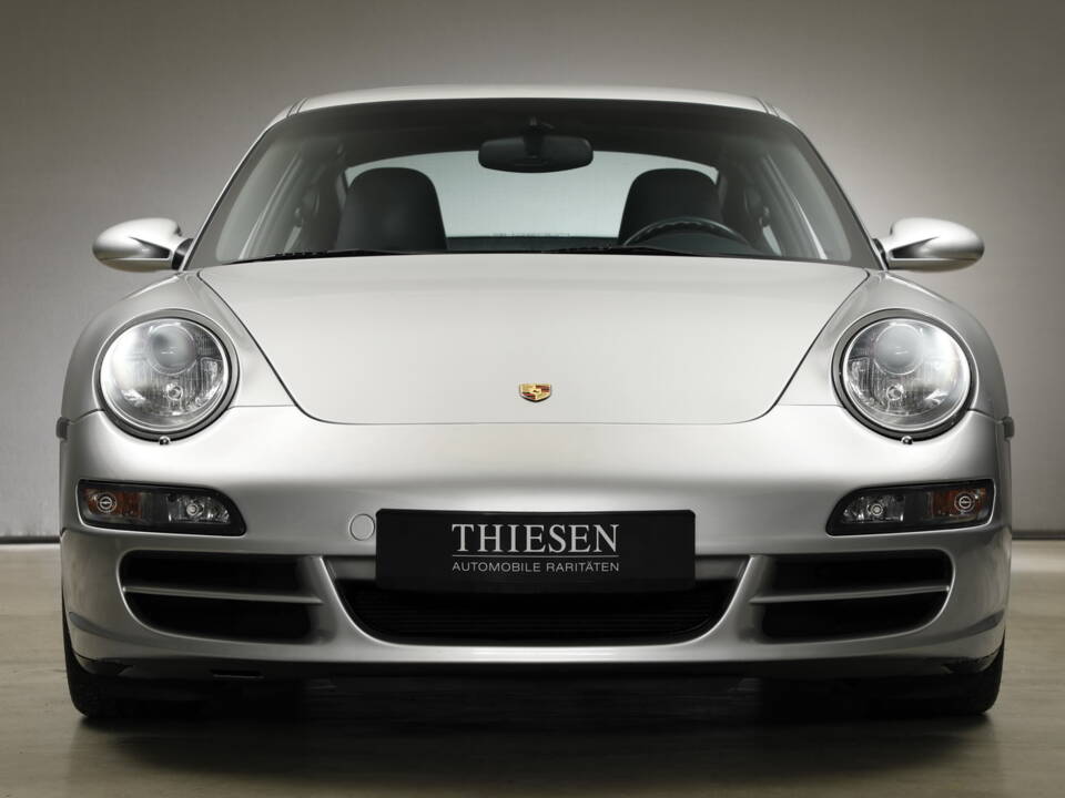 Image 2/25 of Porsche 911 Carrera S (2004)