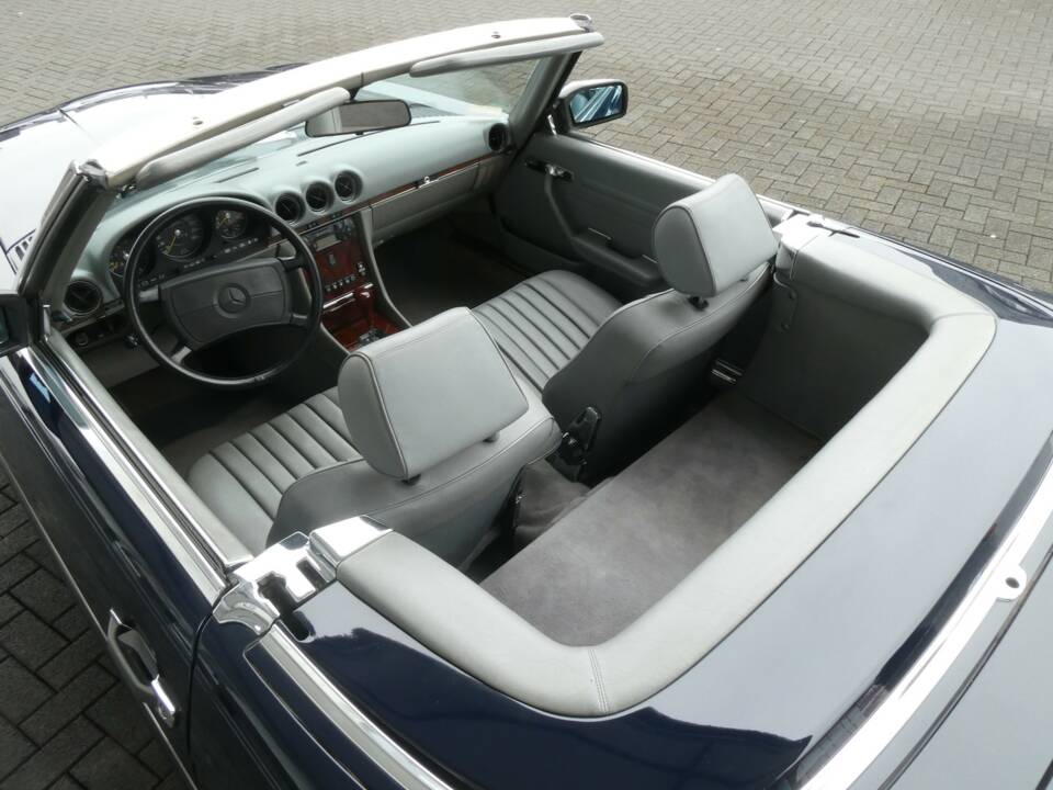 Image 16/25 of Mercedes-Benz 560 SL (1989)