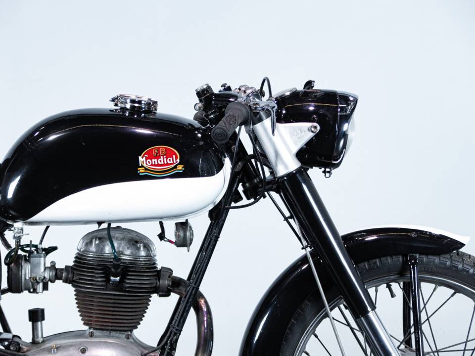 Image 46/50 of Mondial 125 (1961)