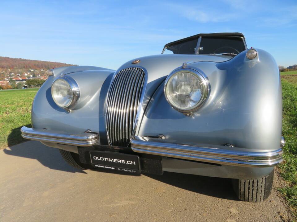 Image 18/21 of Jaguar XK 120 SE OTS (1954)