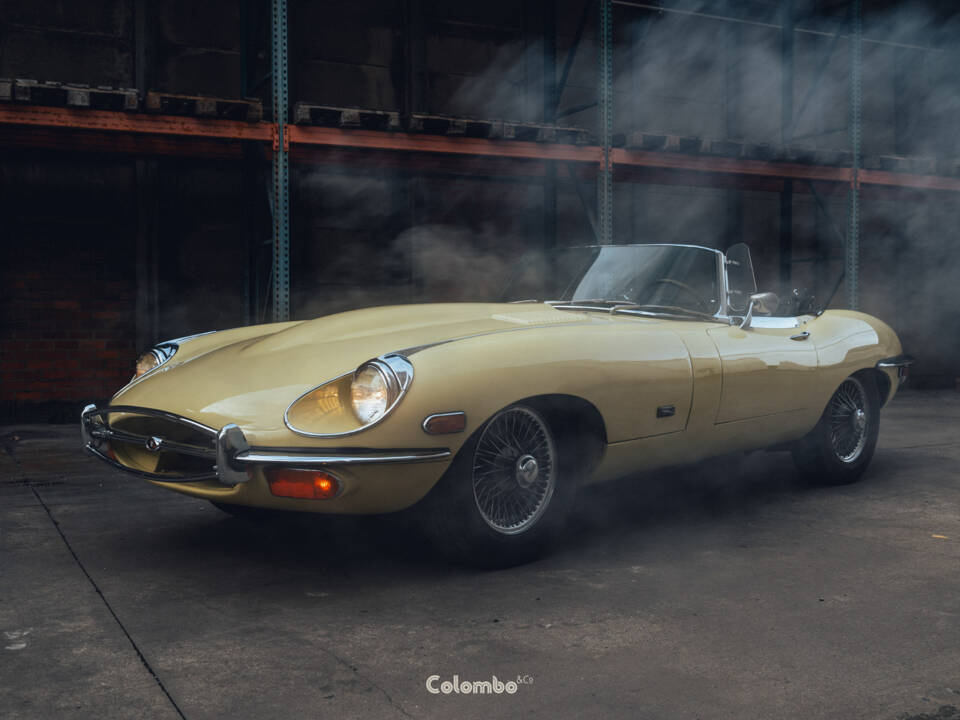 Image 27/29 de Jaguar E-Type (1969)