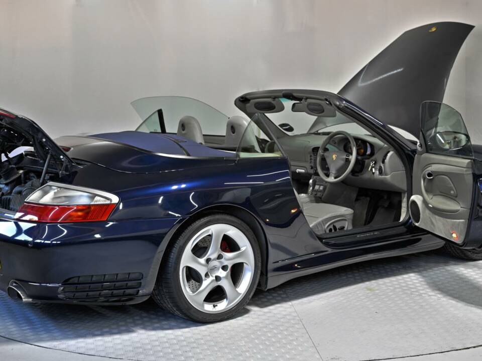 Bild 18/50 von Porsche 911 Carrera 4S (2004)