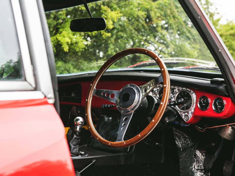 Image 33/50 of MG MGB GT V8 (1977)