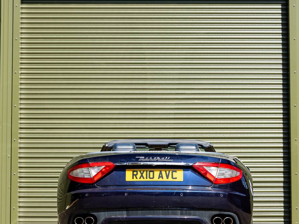 Bild 14/36 von Maserati GranCabrio 4.7 (2010)