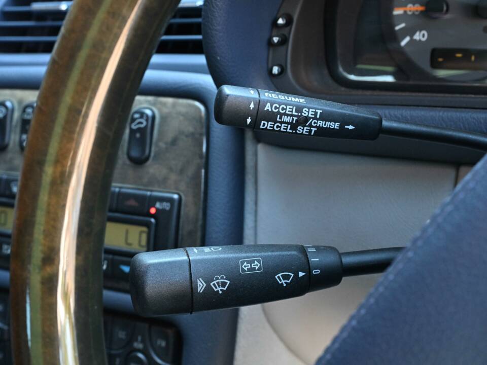 Image 10/50 of Mercedes-Benz CLK 230 Kompressor (2002)