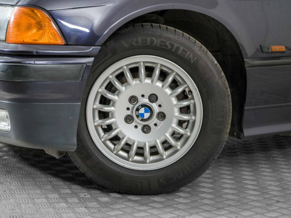 Bild 4/50 von BMW 318i (1996)