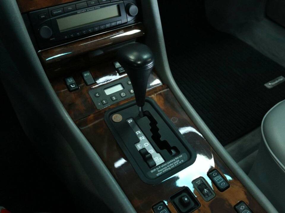 Afbeelding 22/50 van Mercedes-Benz 560 SEC (1991)