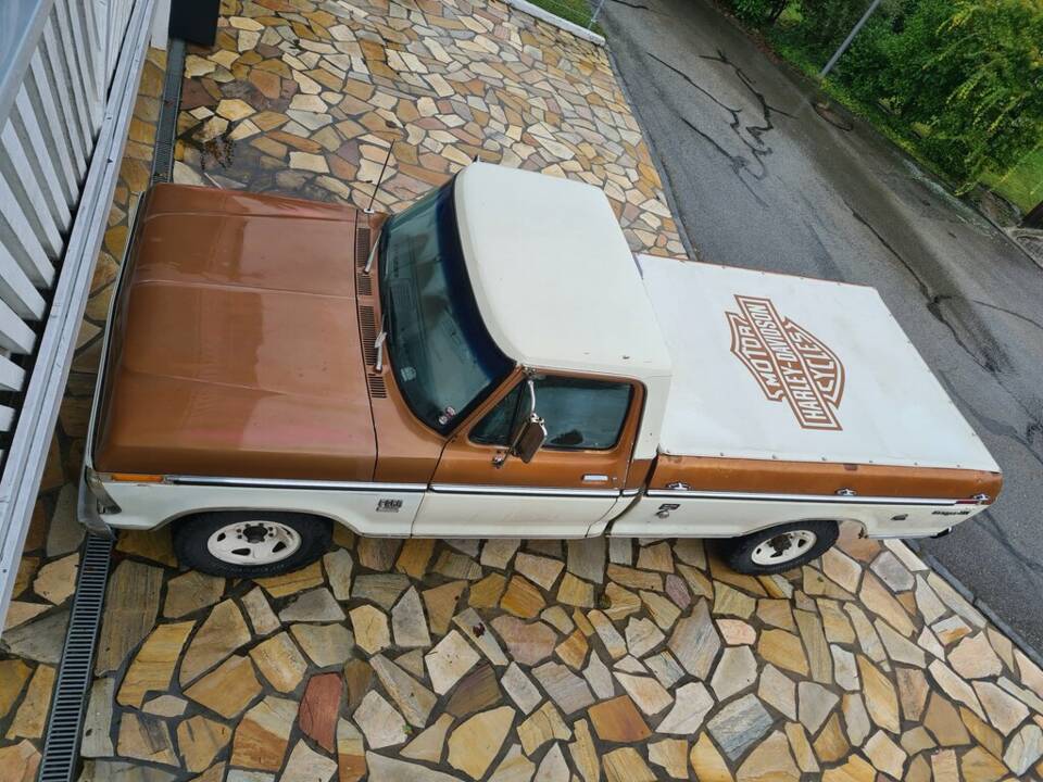 Image 4/8 of Ford F-250 XLT 4X4 (1974)
